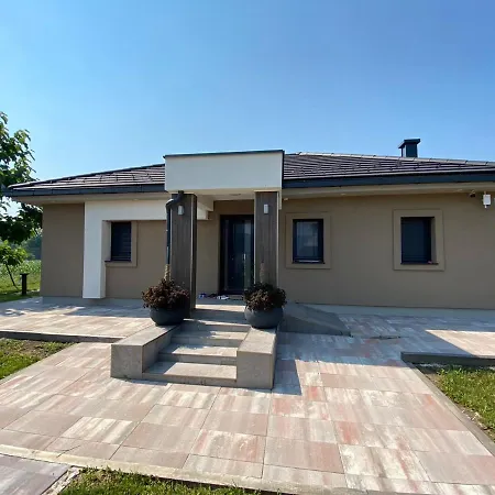 Villa Navis