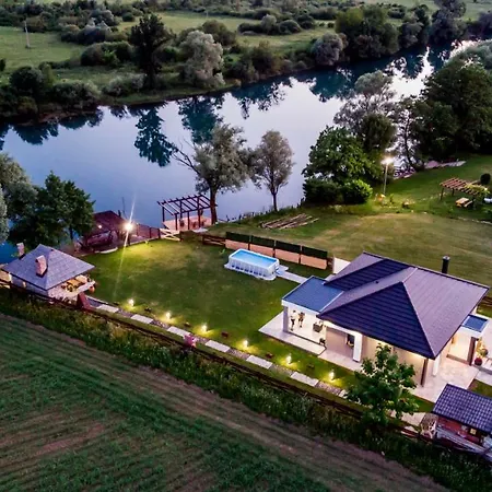 Navis Villa *
